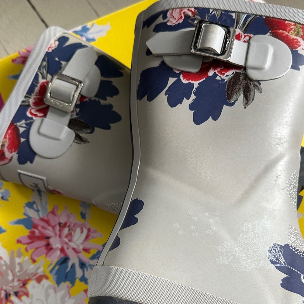 Joules Gray and Blue Floral Rain Boots - Picture 10 of 13
